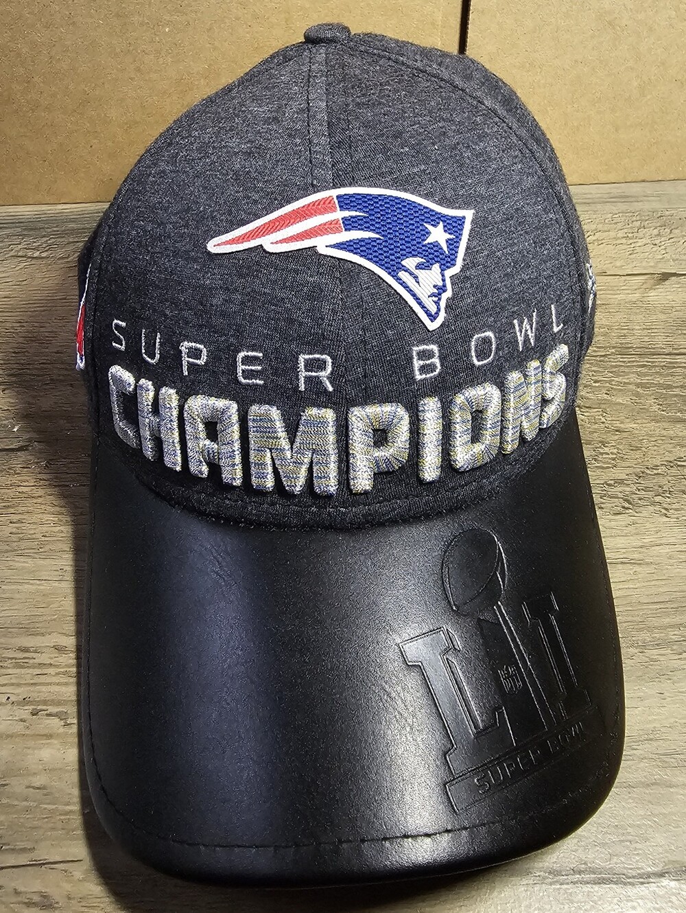 New England Patriots Super Bowl LI Champions Strapback Cap Hat  NWT